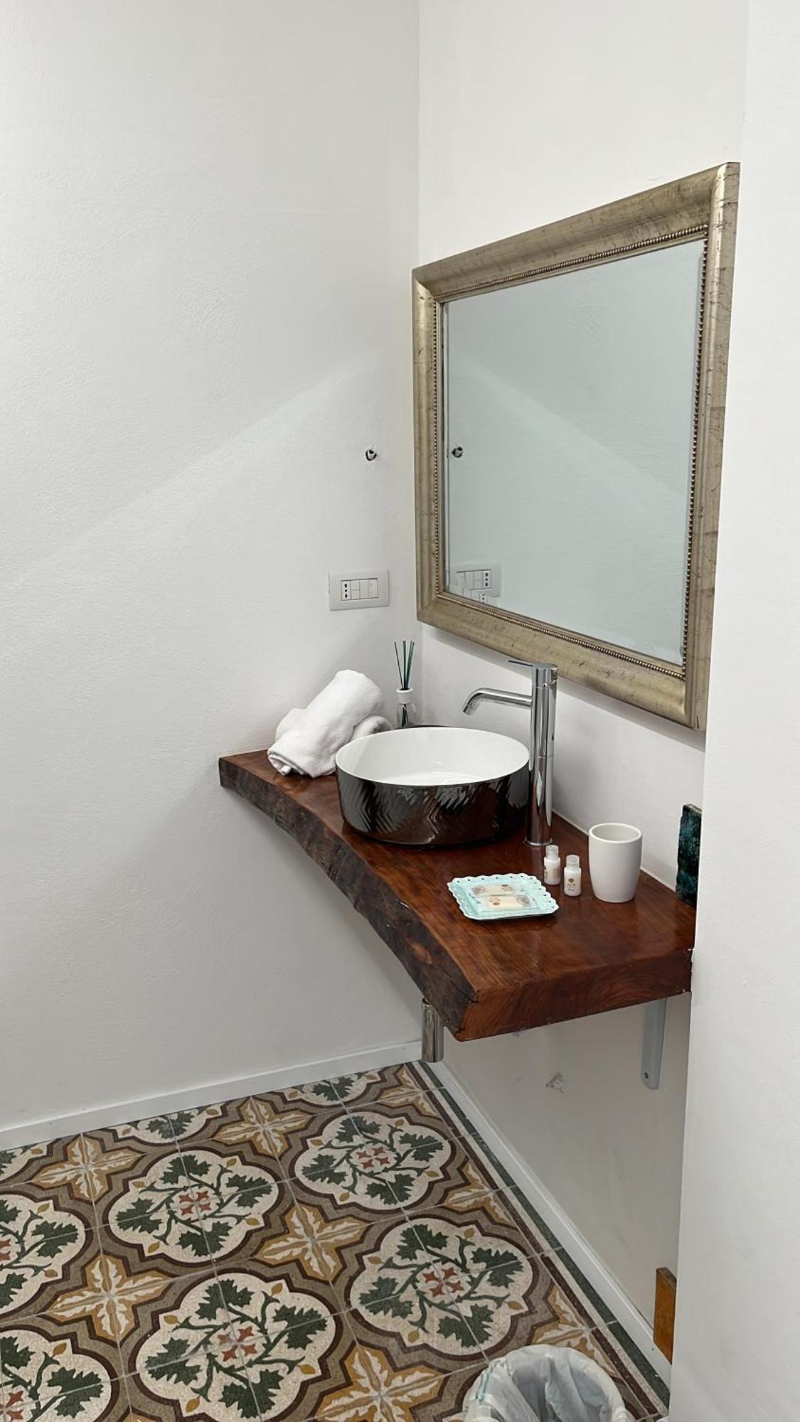 Rosarias Rooms مانفريدونيا المظهر الخارجي الصورة